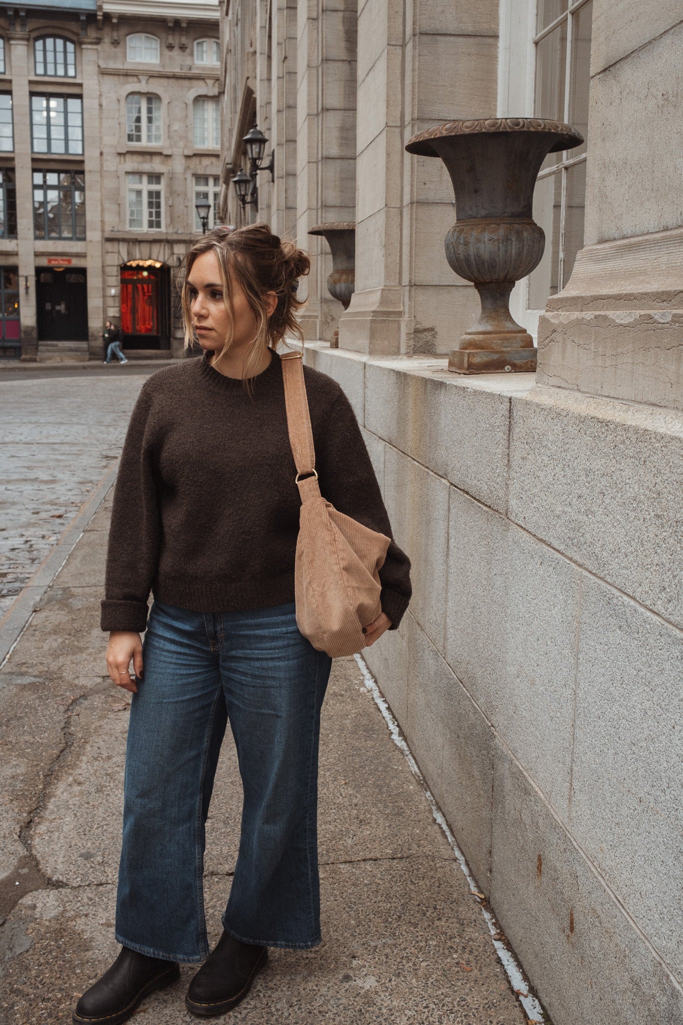 Sac Croissant en Corduroy - Bandoulière Ajustable & Fermeture Éclair