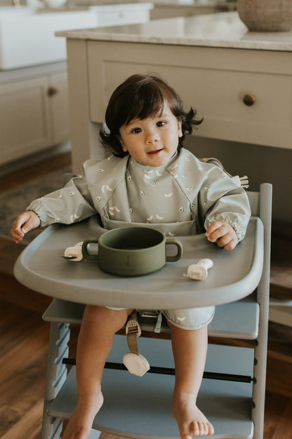 Bavette à manches longues avec pochette intégrée