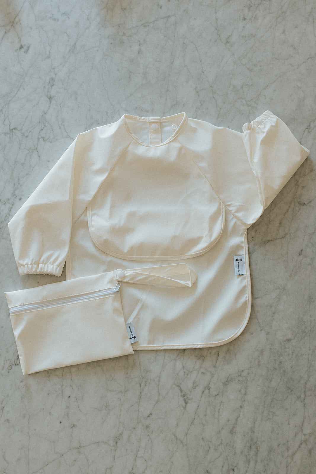 Bavette à manches longues avec pochette intégrée