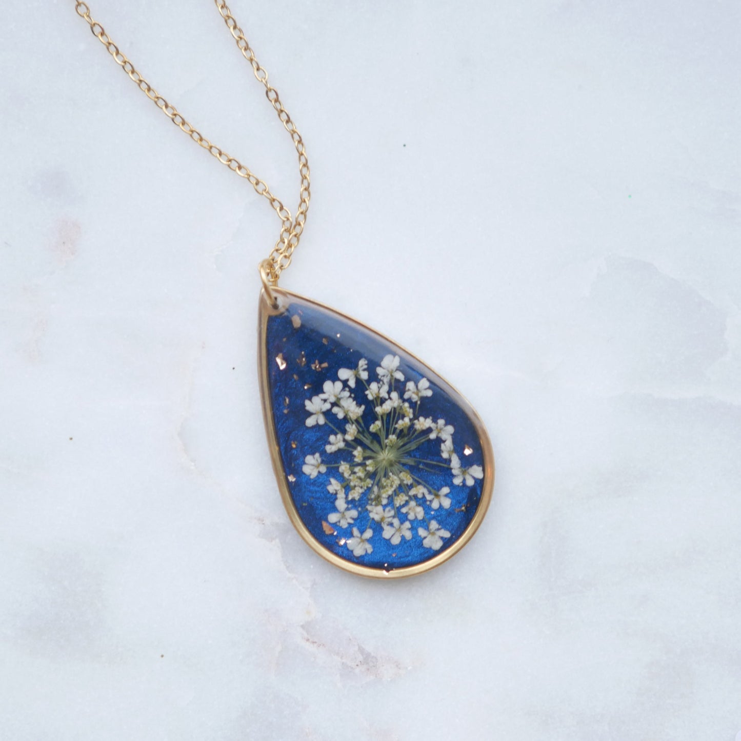 Celestial necklace - carrot flowers - 20mm drop