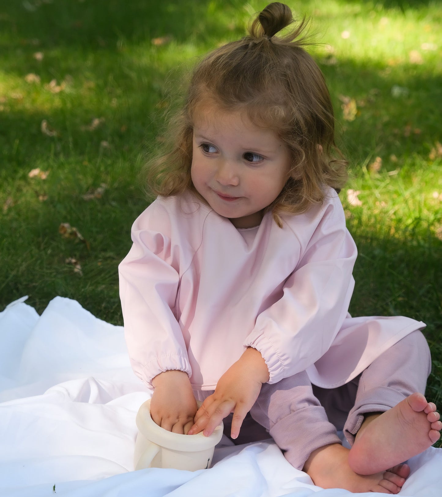 Bavette à manches longues avec pochette intégrée