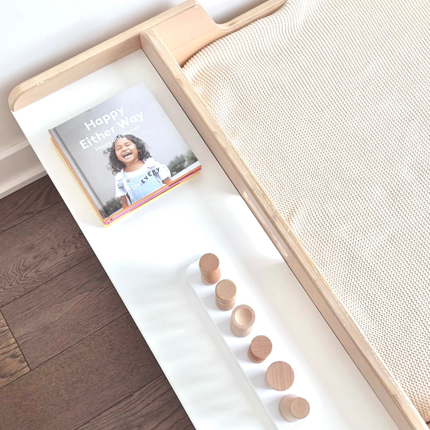 CHERRY FULL – Lit Montessori au sol avec étagères