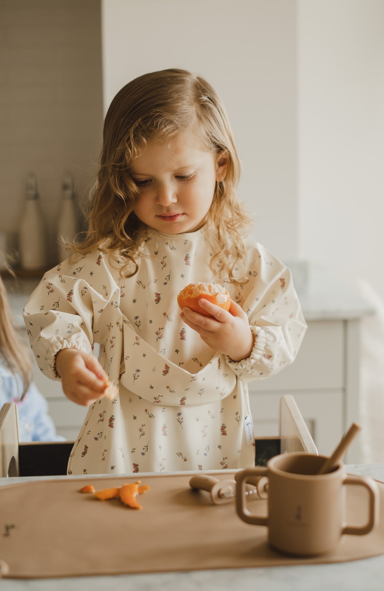 Bavette à manches longues avec pochette intégrée