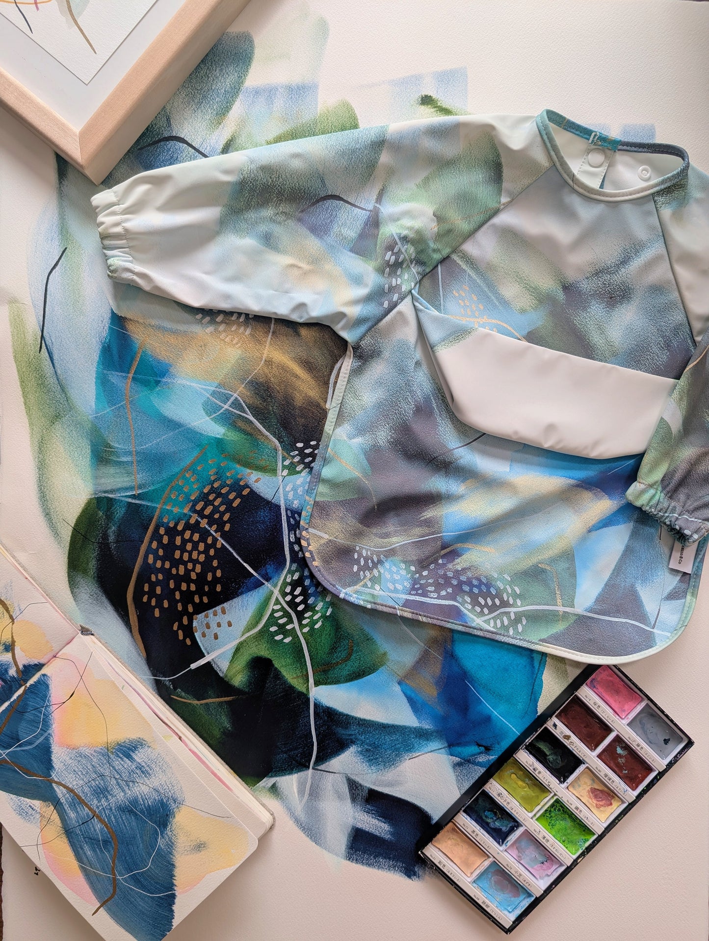 Bavette à manches longues avec pochette intégrée