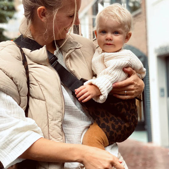 porte-bebe pour sortir heureux
